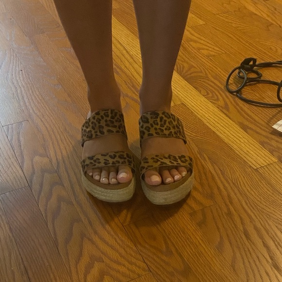 DRESS UP BOUTIQUE CHEETAH PRINT SANDALS- women’s size 8.5 - Picture 3 of 4